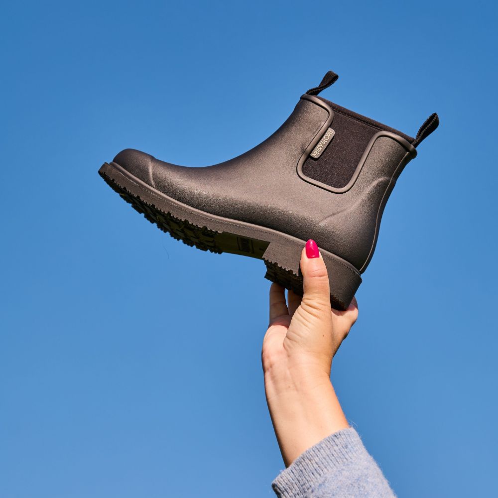 Bobbi Rain Boot // Black & Black