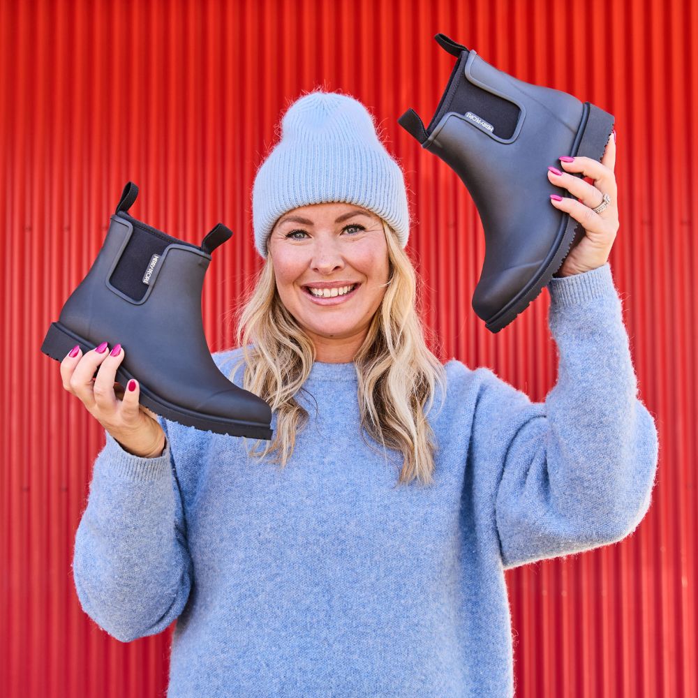 Bobbi Rain Boot // Black & Black