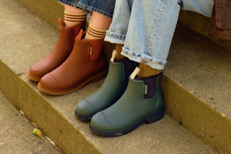 6 Reasons Healthcare Workers Say Merry People Are the Best Comfortable Gumboots