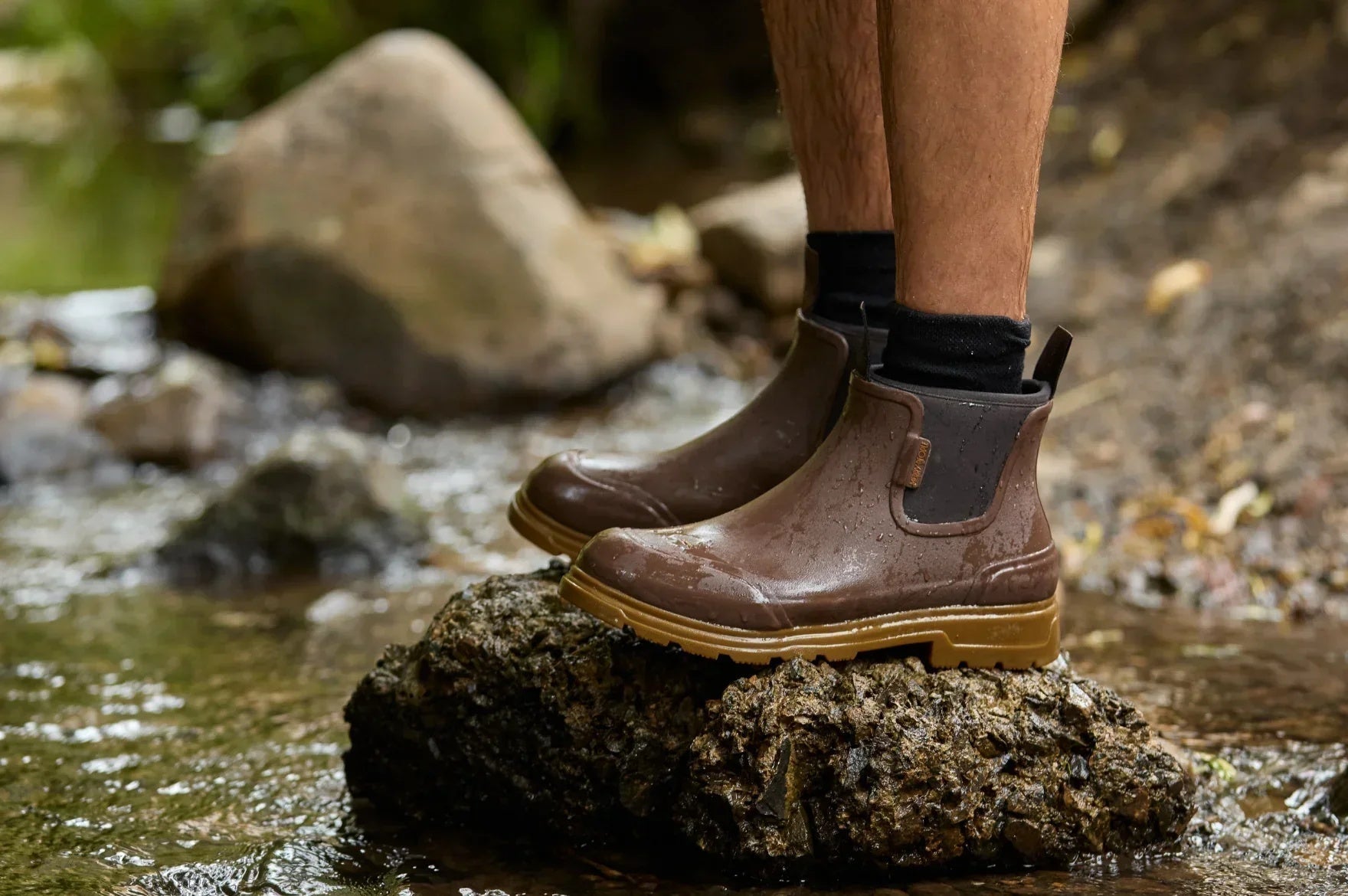 What are the Best Men’s Waterproof Boots for Winter Conditions