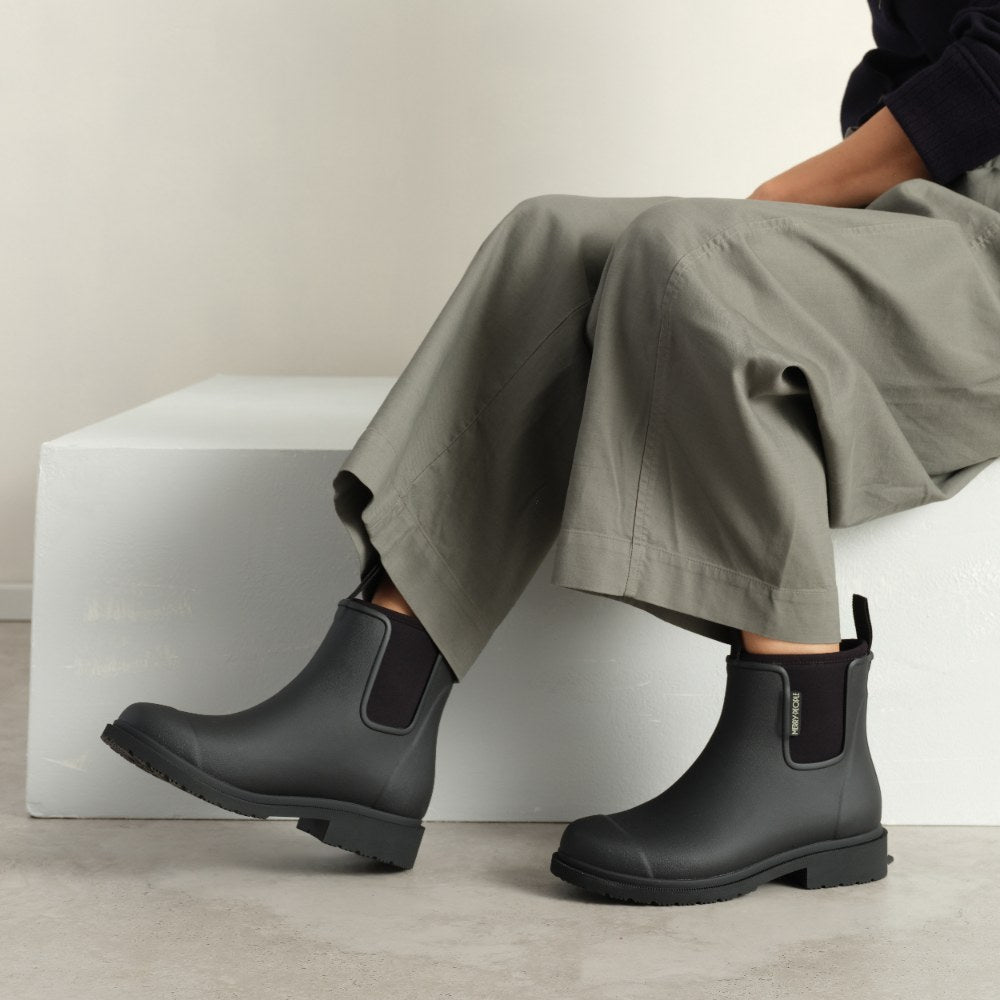 Bobbi Rain Boot // Black & Black